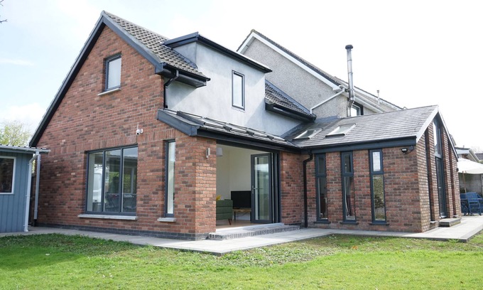 Limerick Apartment | Wonderful self contained space with a garden in Limerick