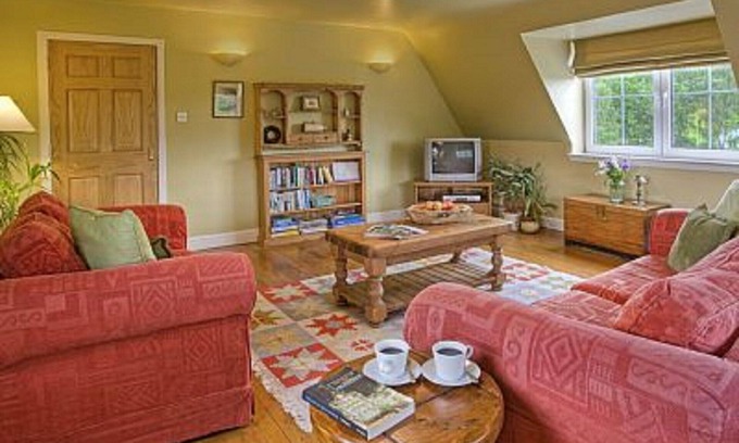 Selkirk Apartment | Wonderful Views and Privacy at the top of the house