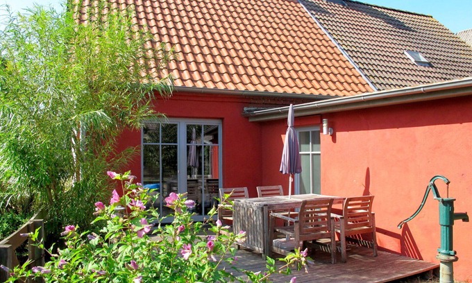 Leopoldshagen House | Wonderful villa for 5 guests with TV, terrace and pets allowed