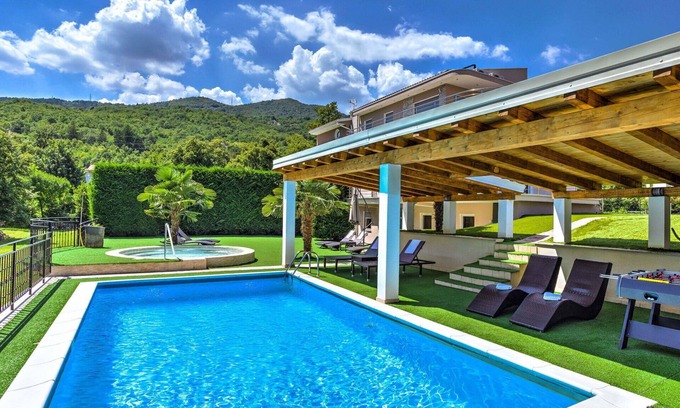 Pobri House | Wonderful villa for 10 guests with private pool, WIFI, A/C, hot tub, TV and patio