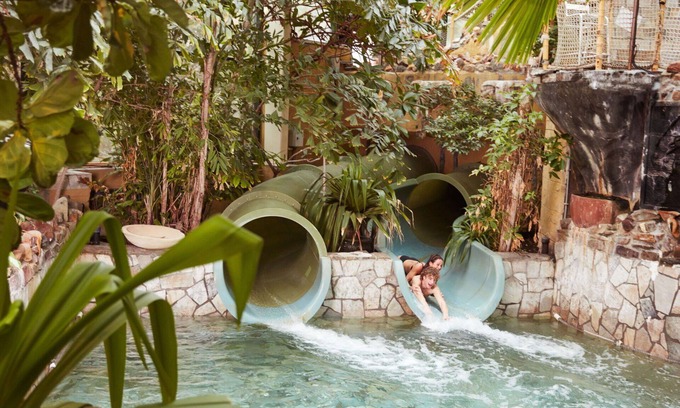 Zeewolde House | Wonderful villa for 4 people with WIFI, hot tub, pool, TV, terrace and parking