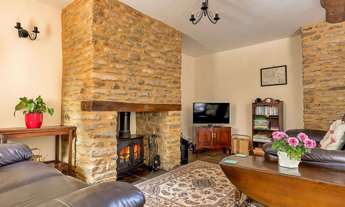 South Cheriton House | Wonderful villa for 4 people with WIFI, TV, pets allowed and parking