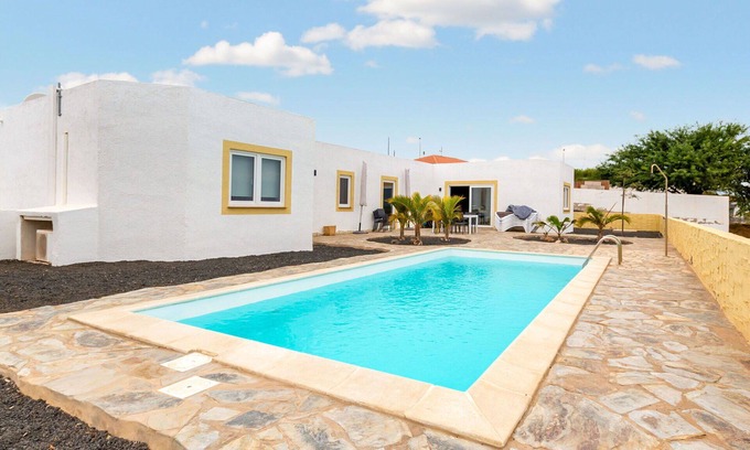 Parque Holandes House | Wonderful villa for 6 guests with WIFI, private pool, TV, terrace and parking
