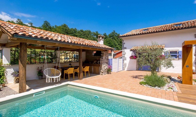 Mucici House | Wonderful villa for 6 people with private pool, A/C, WIFI, TV, patio and pets allowed