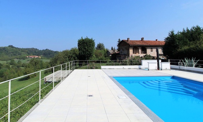 Brozolo House | Wonderful villa for 6 people with WIFI, private pool, TV, veranda, panoramic view and parking