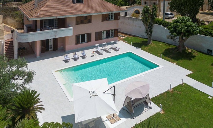 Marsala House | Wonderful villa for 8 guests with private pool, hot tub, A/C, WIFI, TV and terrace