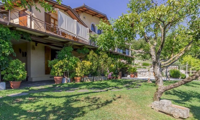 Seravezza Villa | Wonderful villa with pool, WIFI, A/C, TV, patio, panoramic view, parking, close to Forte Dei Marmi