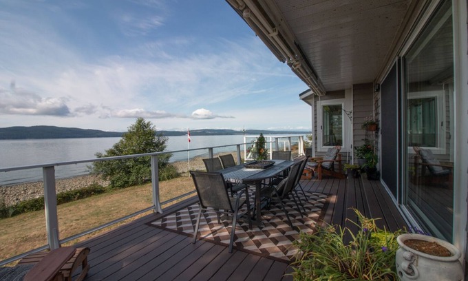 Brew Bay House | Wonderful Waterfront Family Home in Powell River~ Outstanding Views!