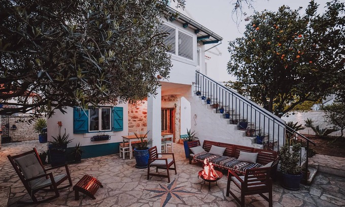 Preko House | Wonderfully renovated vacation house on Ugljan, opposite Zadar.