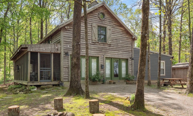 Bremen House | Wonderland Cabin: 3 BR, 2 BA in Bremen, Sleeps 10