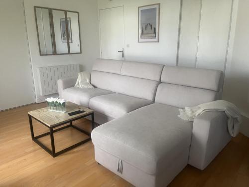 Deuil-la-Barre Apartment | WonderSuite appartement - centre ville avec parking couvert -15mn de Paris et 10 mn de Stade de France, wifi, Netflix