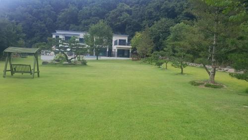 Wonju House | Wonju Gwirae 630 Dog Pool Villa