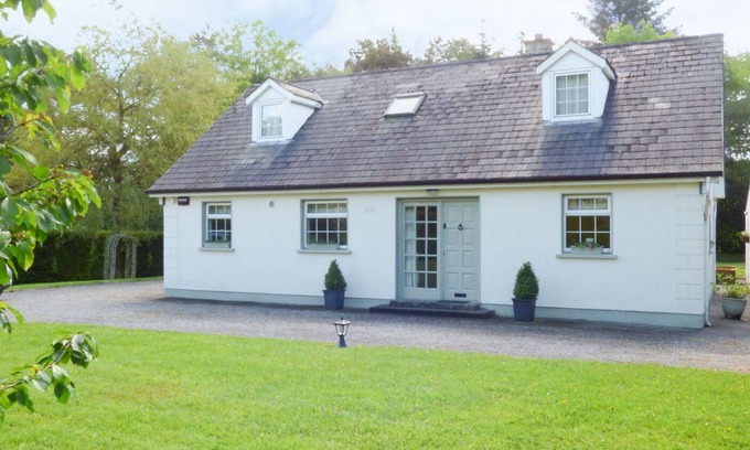Kilgreaney Cottage | WOODBINE COTTAGE, family friendly in Kilkenny, County Kilkenny