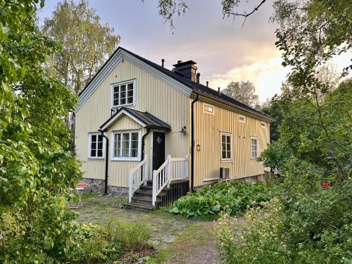 Keskinen District Apartment | Wooden house in Käpylä