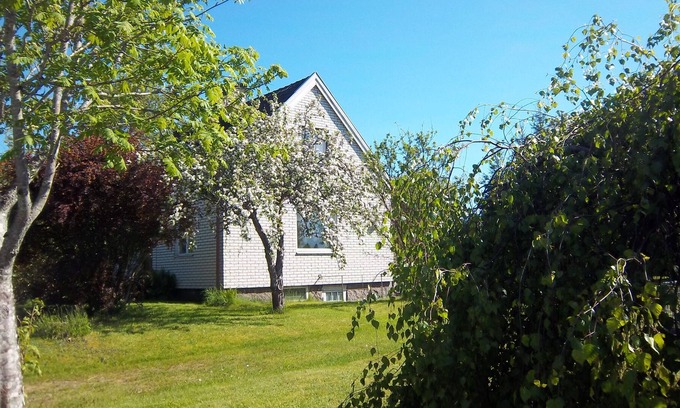 Klavrestrom House | Wooden house with boat near lake and golf course