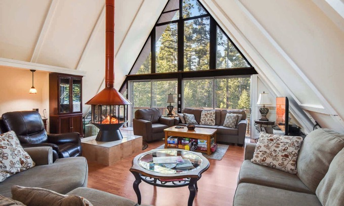 McKinney Estates House | Woodside Hideout | Hop Away from Activities