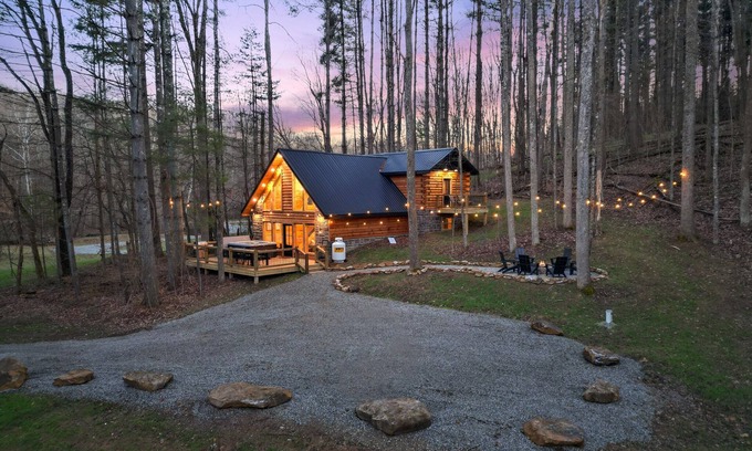 McArthur Cabin | Woodstone Lodge | Hocking Hills