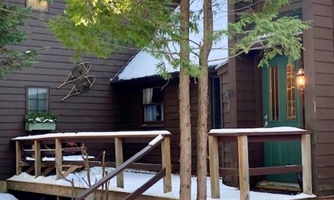 Carrabassett Valley House | Woody Creek On-Mountain Ski House - 6 Bedroom, Sleeps 10, Pool Table