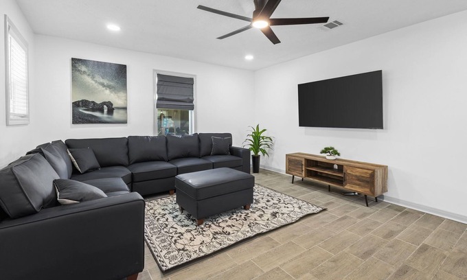 Lake Charles House | Work Hard, Rest Easy Oasis! 3BR, Central Air, Pet Friendly, Easy Commute