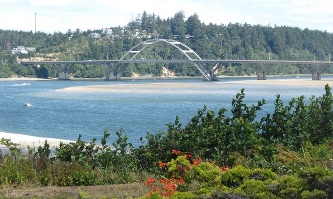 Waldport House | World Class Ocean, Bay, and Bridge Views! Ocean Front on a bluff.
