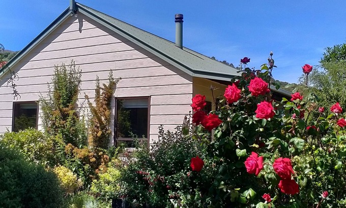 Akaroa House | WOW. A winter getaway with cosy logfire in Akaroa's most peaceful time? YES!