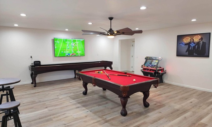 Flagstaff House | WOW Game Room, Sleeps 12, Hot Tub