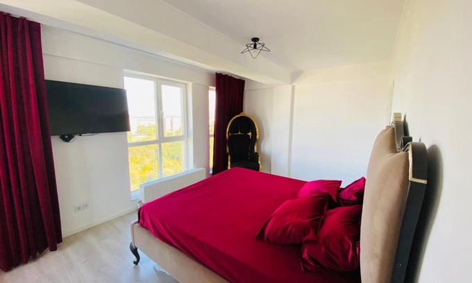 Chisinau Apartment | Wow white baroc apartament
