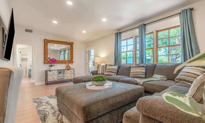 Hillcrest House | Wrap-around deck w/Cyn views, 2bd 2bth, 5mins>DT