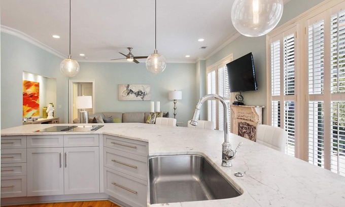 Historic District - North Condo | Wright Square Loft: Amazing Unit A in Downtown Savannah With Great Views!