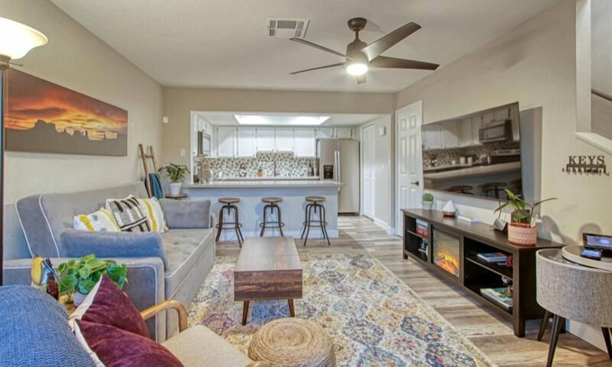 Dobson Ranch Apartment | WRIGLEY'S HOME PLATE IN MESA, Poolside, Trendy Condo, King Bed