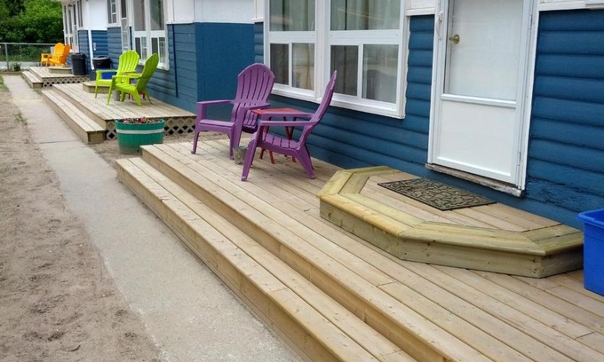 Wasaga Beach House | Wu Wu's Cabins