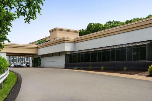 McKnight Hotel | Wyndham Garden Inn Pittsburgh Airport