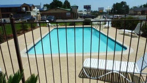 Center Hotel | Xecutive Inn and Suites