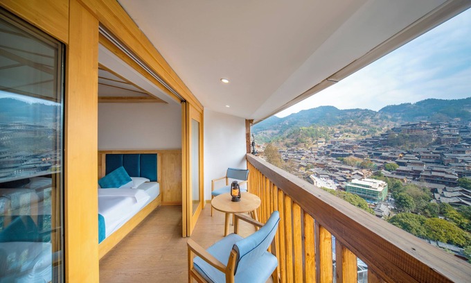 Qiandongnan Hotel | Xijiang Yunting Light Luxury Panoramic