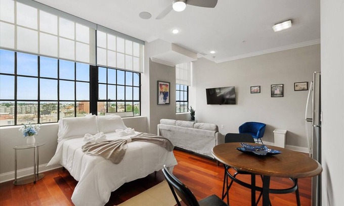 North Philadelphia East Apartment | XL Studio - Magnificent Studio w/Rooftop Pool