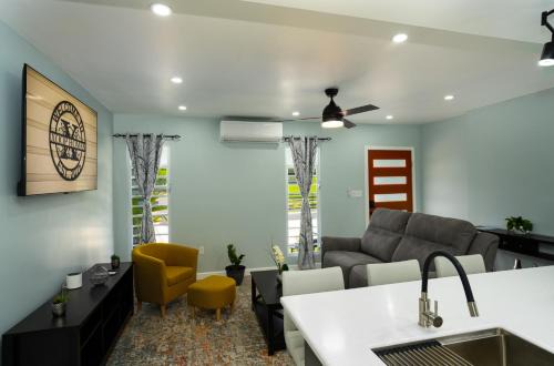 Dickenson Bay Apartment | Xoop Homes - Zinnia #2