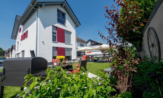 Bensheim House | XXL domicile for up to 30 people: central group vacation between Frankfurt and Heidelberg