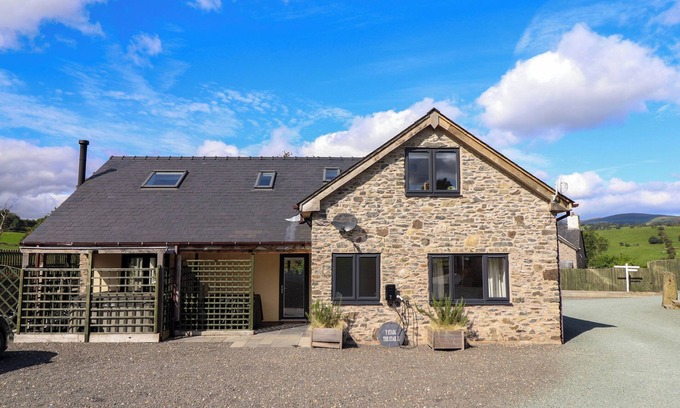 Oswestry Cottage | Y STABL (THE STABLE, family friendly in Llanrhaeadr-Ym-Mochnant
