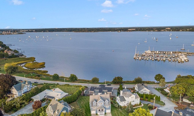 Edgewood House | Yachts of Fun in Pawtuxet Village Cranston!