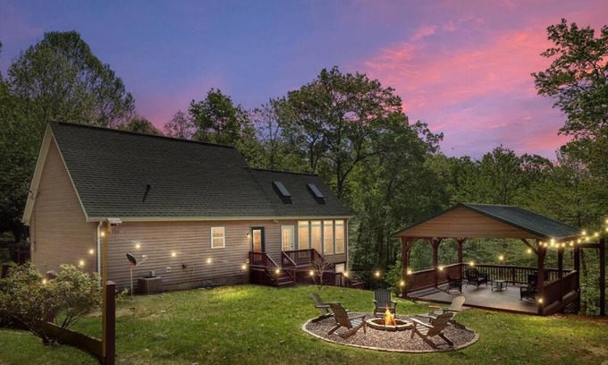 Luray House | Yak & Yeti Cabin- Next to River + Wi-Fi + A/C+ BBQ