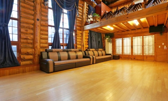 Gangsang House | Yangpyeong Gureume Dalgadeusi Pension