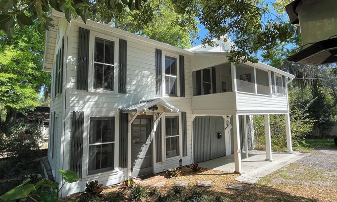 Richs Deland Cottage | Yaupon Cottage - Unique 2-bedroom in DeLand