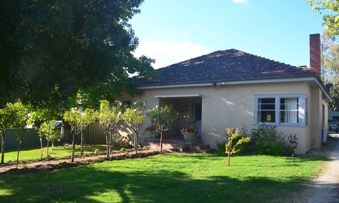 Yea House | Yea Fig Tree House. Three bedroom plus study comfortable family home.