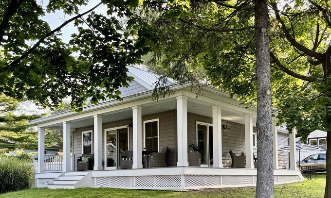 Town of Richmond House | Year-Round Fun at our Like-New Lakeside Retreat!