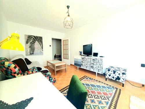 Torun Apartment | Yellow Apartment oposite ZOO (5 minutes walk to the Old Town)