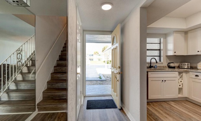 Southern Shores House | Yellow Sunshine Oceanfront Townhouse, Private Balcony