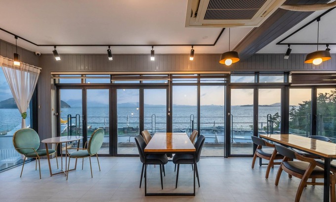 Yeosu House | Yeosu Eoneumeosjinnal Pension