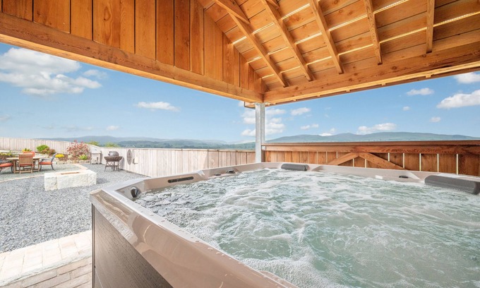 Trawsfynydd House | Ynys Cadno - Three Bedroom House, Sleeps 6