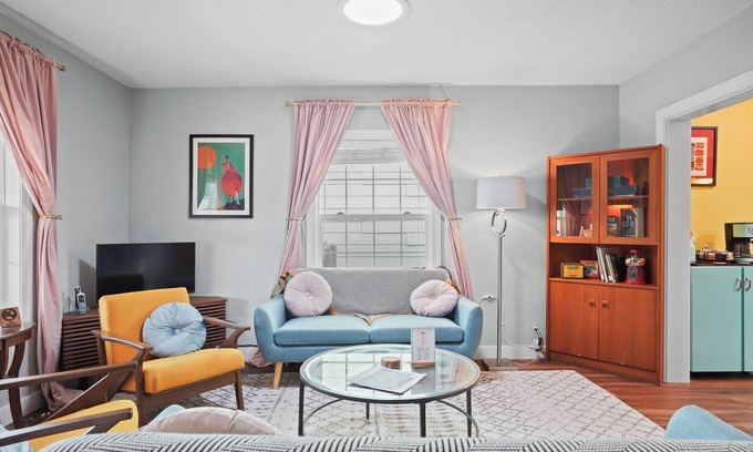Davis House | Yolo Bungalow - Cozy Craftsman in Downtown Davis