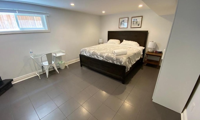 Willowdale House | Yonge and Finch Subway !R Spacious & Stylish Prvt Bdr with Shared Bathroom